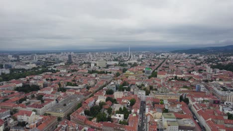 desde el aire: zagreb muestra su diversa arquitectura y sus vibrantes techos rojos