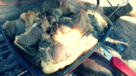 Una-Barbacoa-De-Carbón-En-El-Desierto