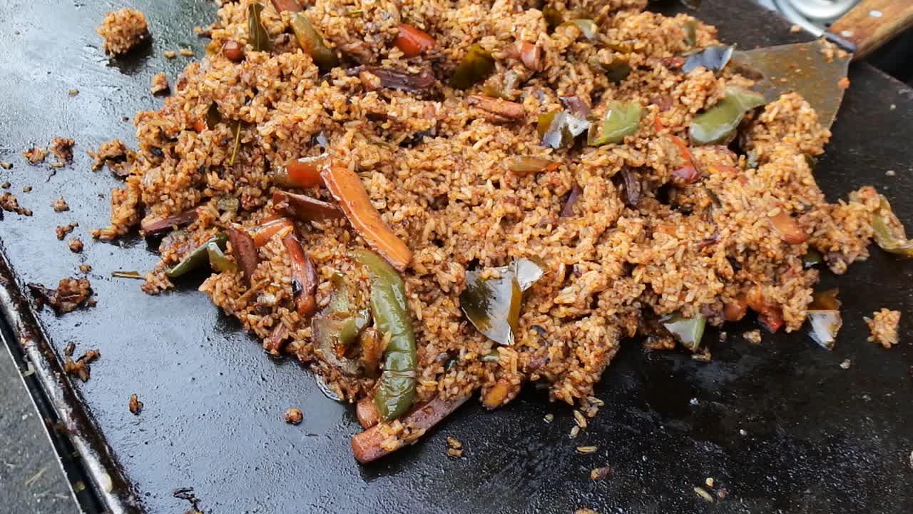 salsa de soja de calamar de arroz frito con condimento