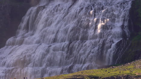 la cascada islandesa más grande dynjandi, fiordos del oeste