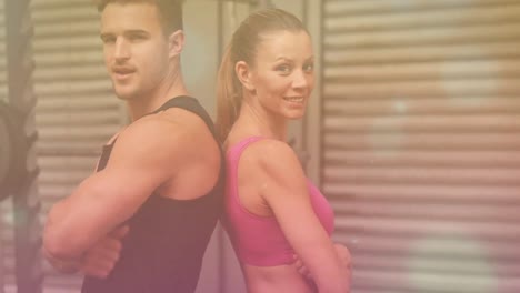 animación de puntos de luz sobre diversas personas haciendo ejercicio en el gimnasio