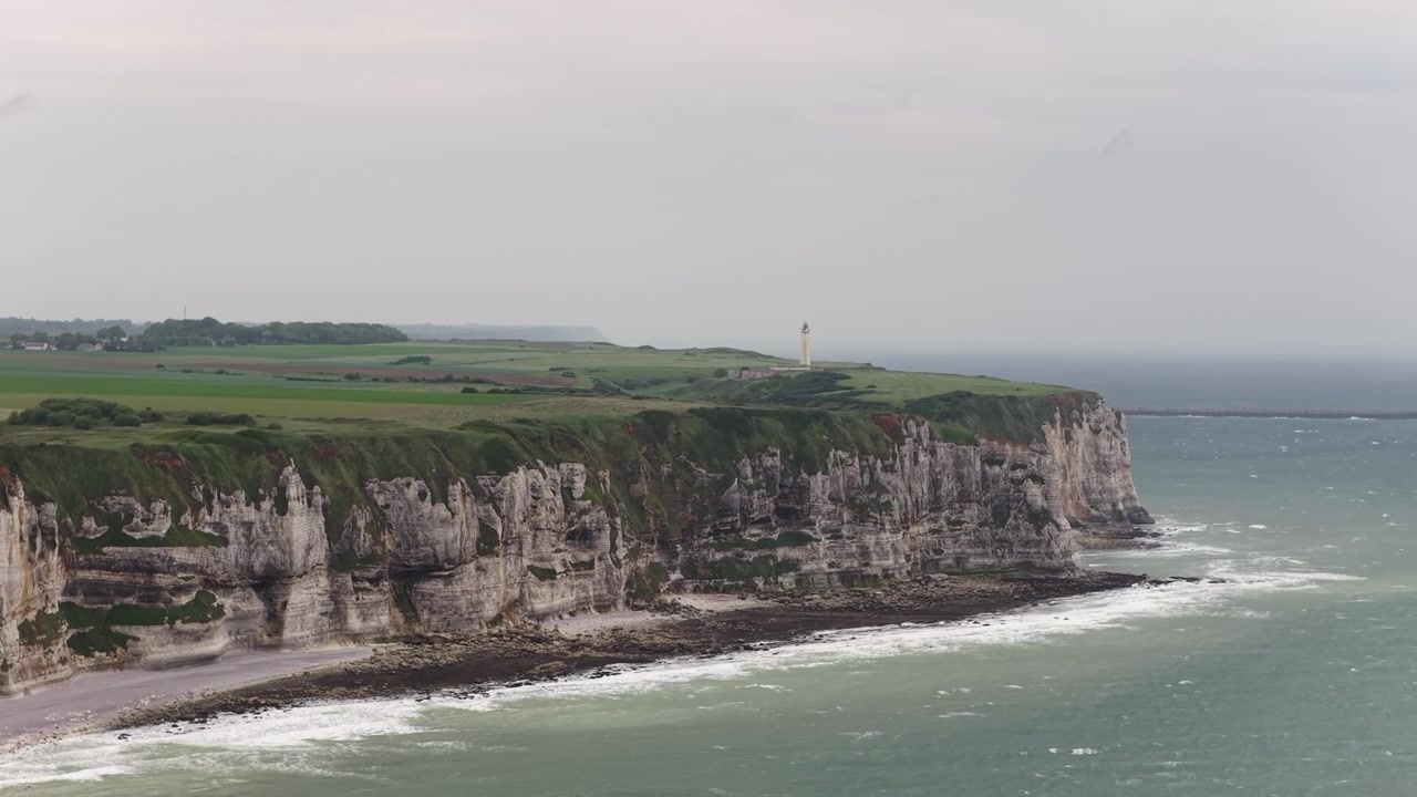 Falaises d'Étretat, Manche, Normandie, France, Côte d'Albâtre, vue aérienne par drone