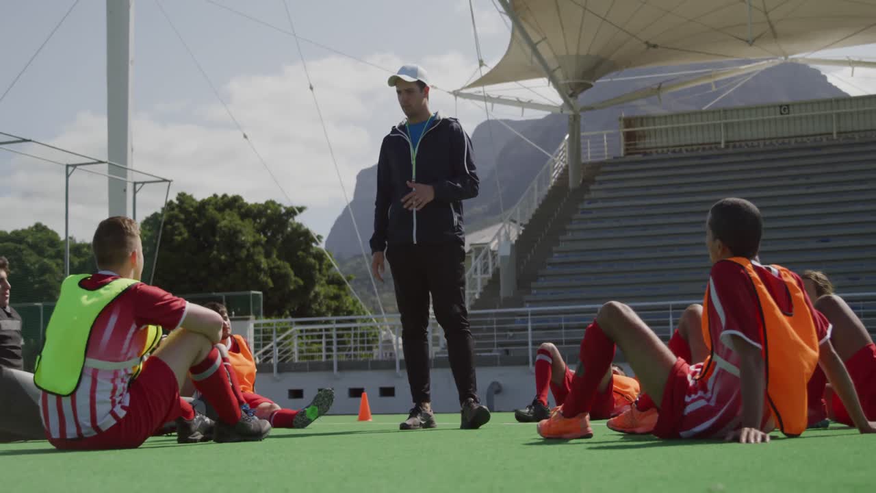 하키 선수 들 이 경기 전 에 준비 하고 있다