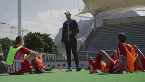 jugadores de hockey preparándose antes de un juego