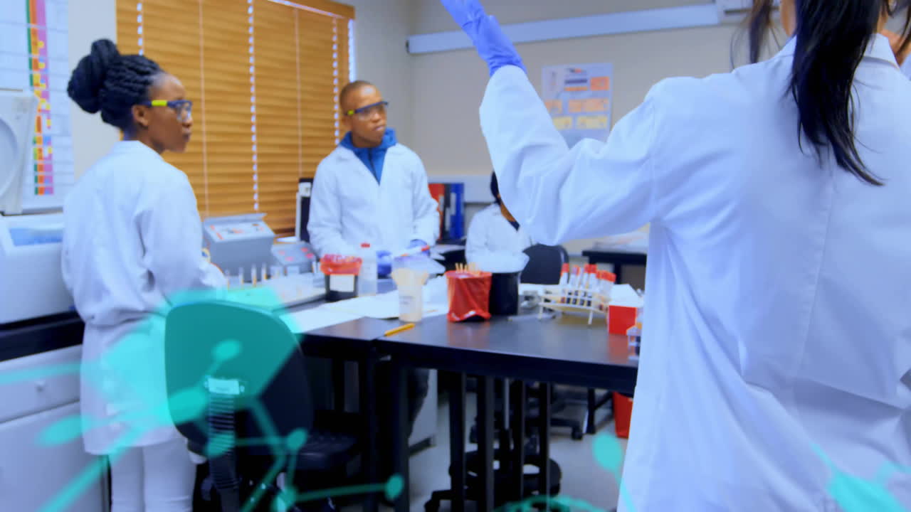 animación del procesamiento de datos científicos sobre diversos científicos en el laboratorio