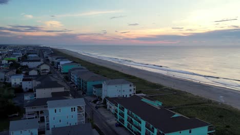 Empuje-Aéreo-Al-Amanecer-Sobre-La-Playa-De-Carolina-Nc,-Bienes-Raíces-De-Carolina-Del-Norte