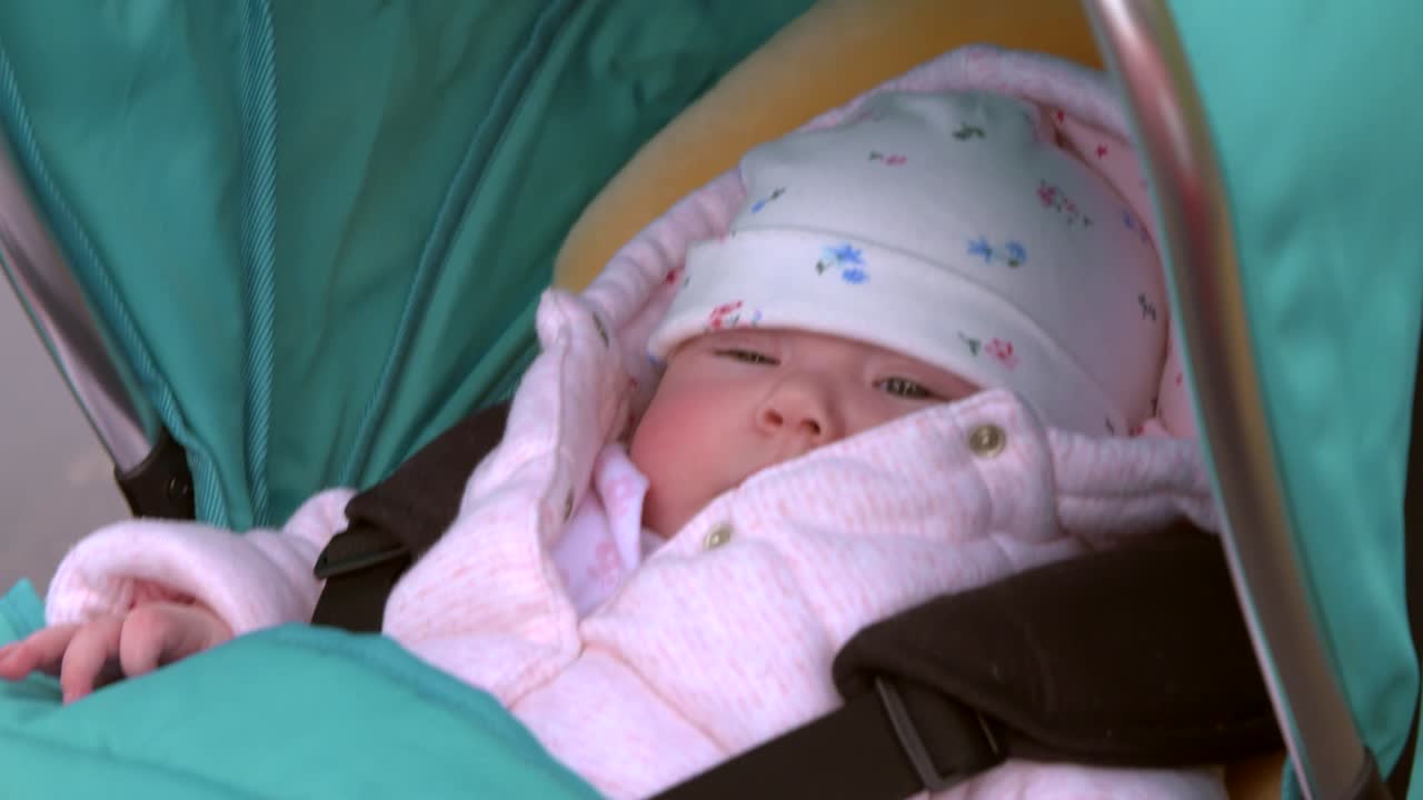 유모차의 아기 02