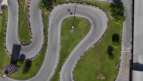 vista aérea de una pista de go-kart