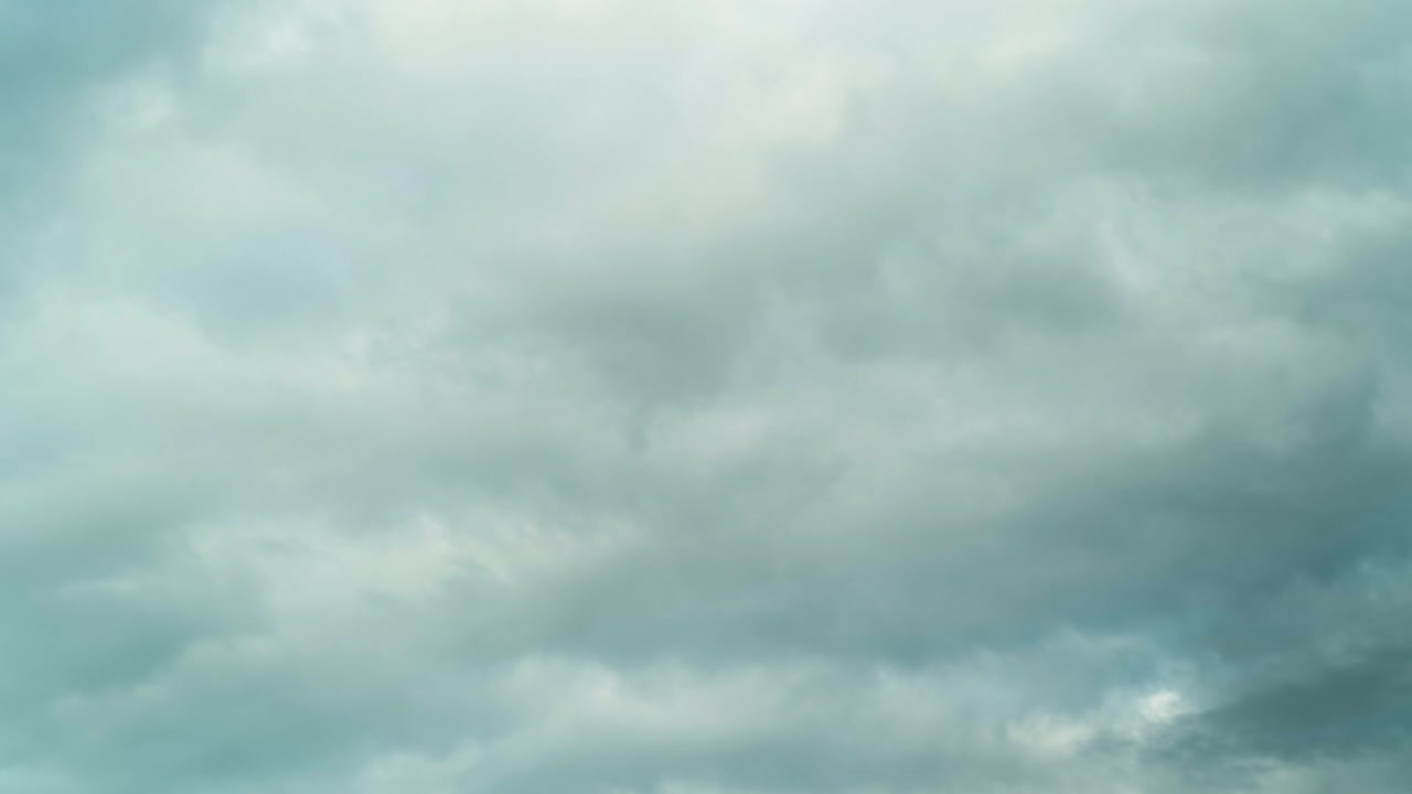 4k 어두운 회색 폭풍 구름 시간 스, 극적인 하늘.