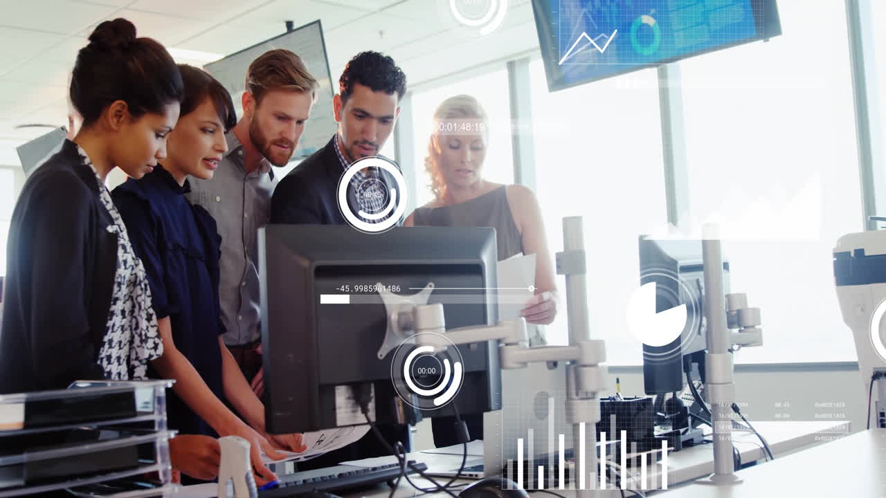 animación de procesamiento de datos y diagramas sobre diversas personas de negocios discutiendo el trabajo