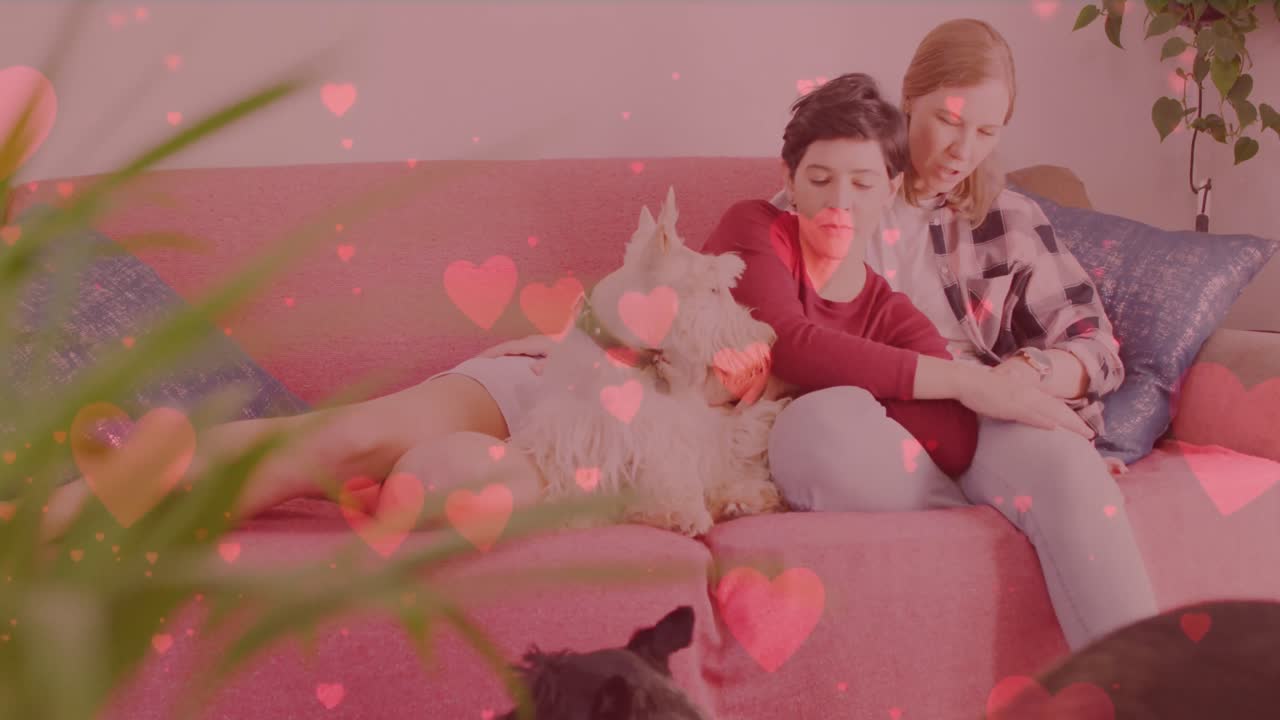 사랑에 빠진 행복한 백인 여성 커플에 대한 심장 이모지 애니메이션