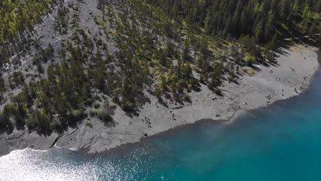 Aerial:-Oeschinen-lake:-people-by-the-lake,-zenital