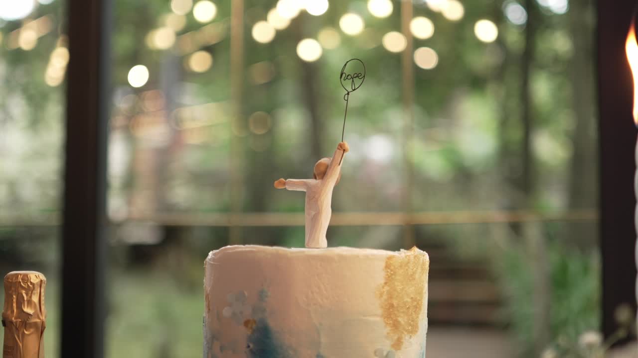 la parte superior del pastel de esperanza