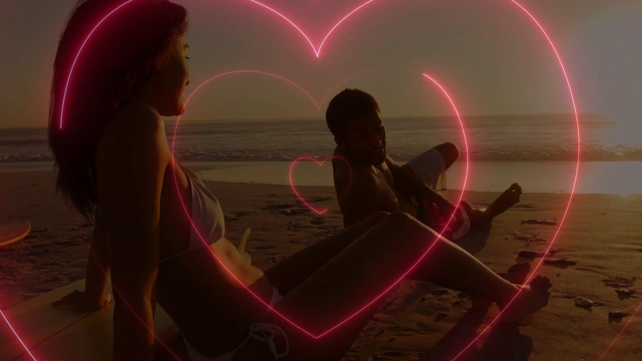 Video verticale: Coppia al tramonto, donna che si gira verso l'uomo, uomo che solleva il cellulare, cuori al neon pulsanti, romanticismo