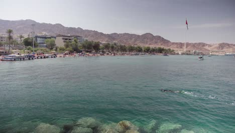 la playa de la ciudad de aqaba, jordania