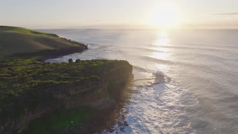 오스트레일리아 뉴사우스웨일즈의 게링롱 헤드랜드 (gerringong headland) 의 새벽 드론 촬영
