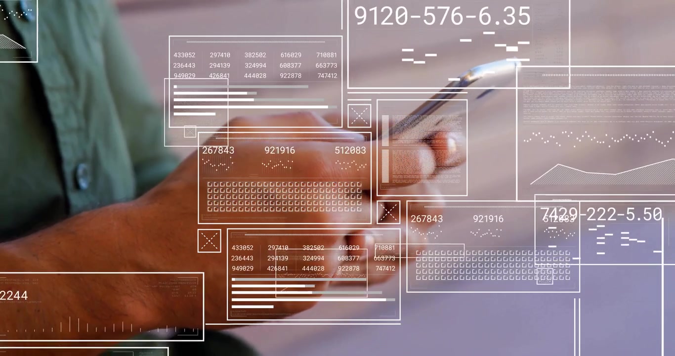 Pouce d'homme tapant sur l'écran d'un smartphone, faisant apparaître un affichage tête haute (HUD) de données, mettant à jour des grilles et une jauge pour une démonstration technologique.