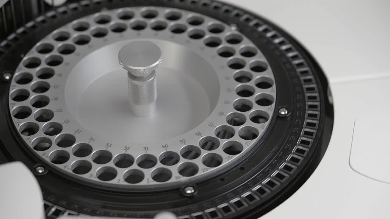 테스트 플레이트 실행 중에 테스트 튜브에 대해