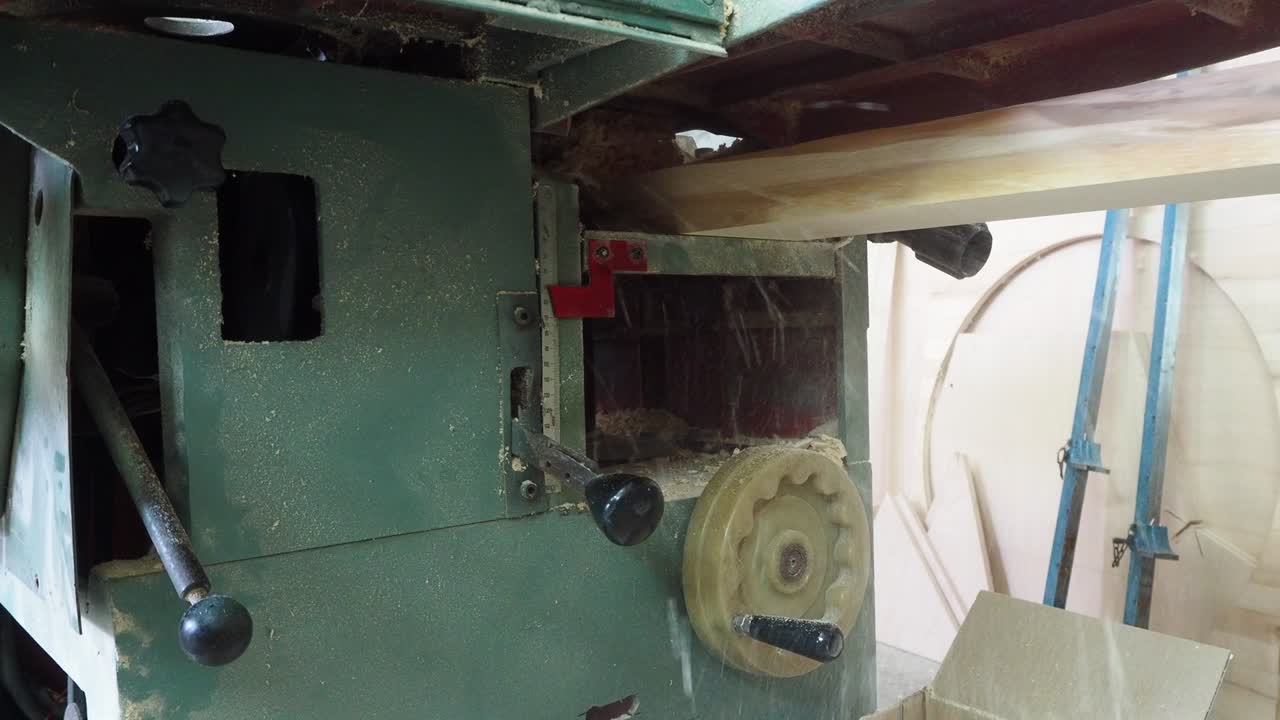 목재 절단 및 도자기