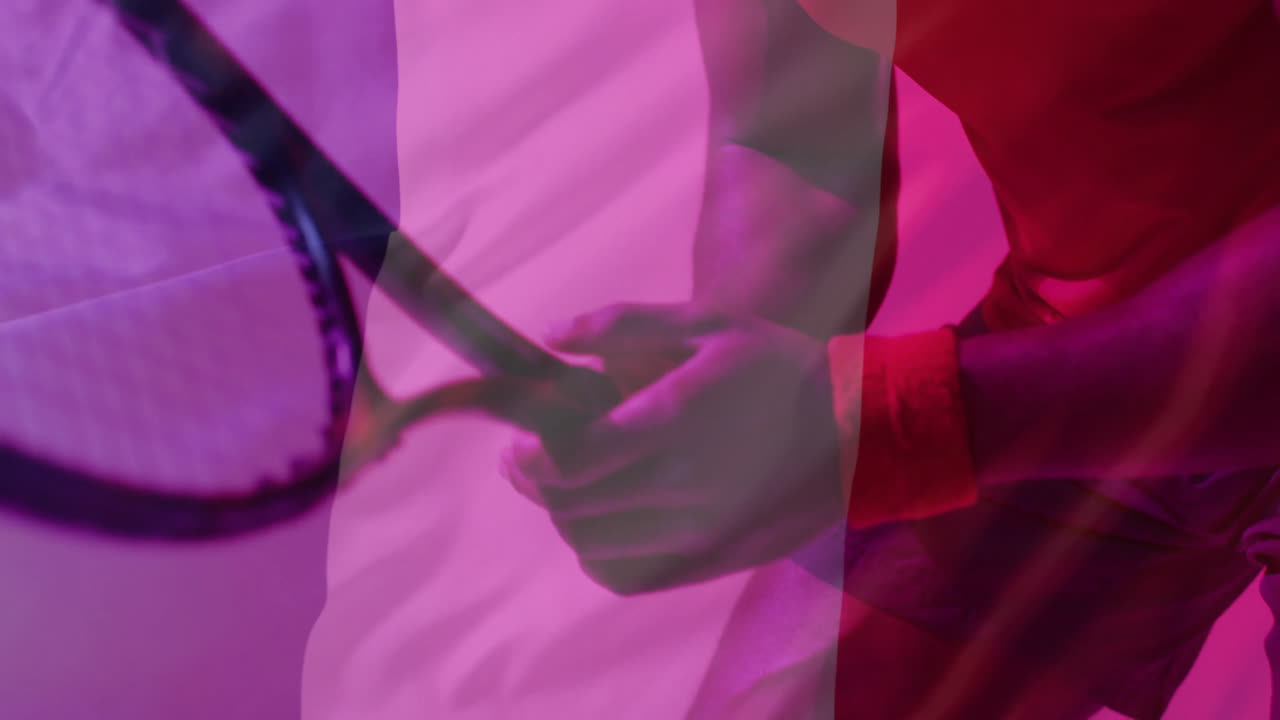 animación de la bandera de francia sobre un jugador de tenis afroamericano