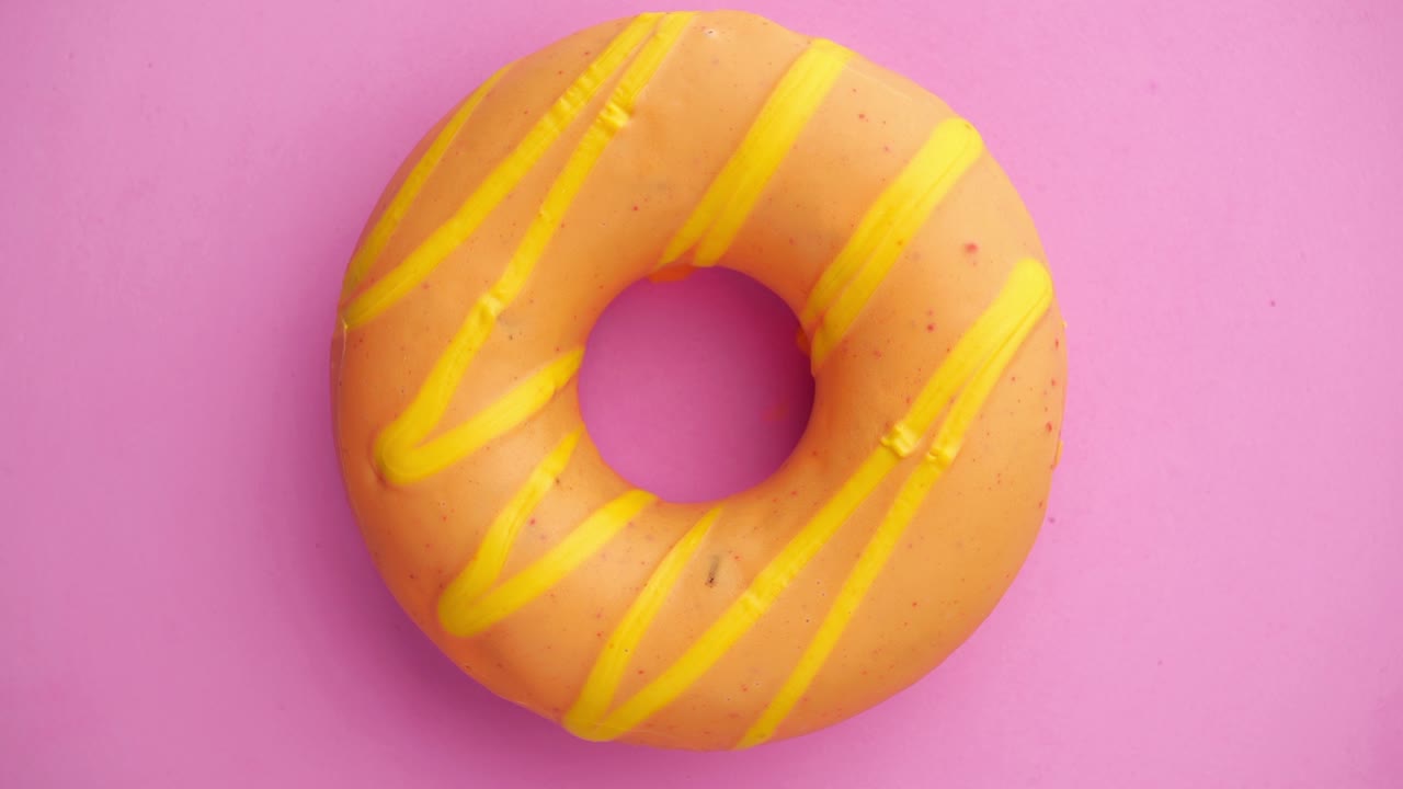 el donut está vidriado de cerca, con un bucle sin costuras.