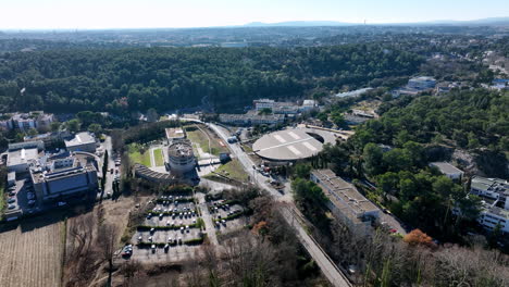 Wissenschaftliche-Forschungseinrichtungen,-Sonniger-Tag-Aus-Der-Luft,-Montpellier