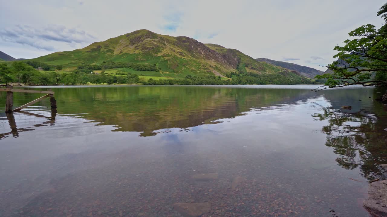 vista panorámica sobre el lago buttermere en el parque nacional del distrito de los lagos, cumbria en el reino unido