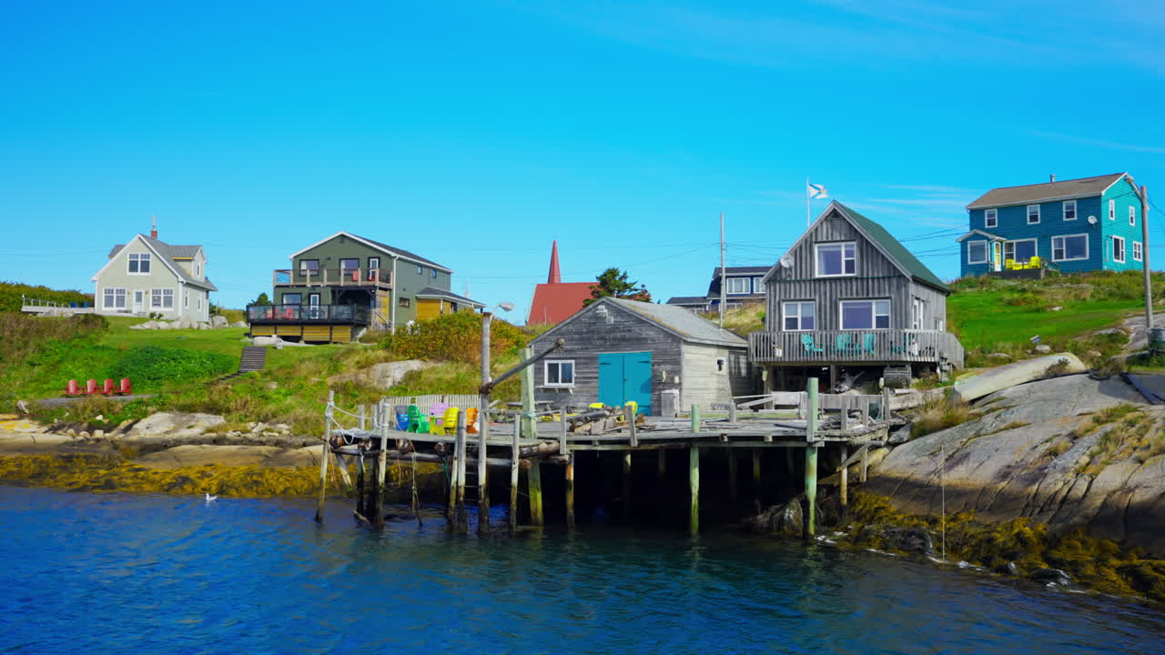 Peggy’s Cove in Nova Scotia, Canada. Charming fishing village with an iconic lighthouse.
Rugged granite rocks, colorful houses, and stunning views of the Atlantic. Peace, history, and natural beauty.