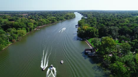 Camera-Follows-a-Motorboat-Sailing-Across-Crystal-Lake-In-Illinois,-Aerial-View