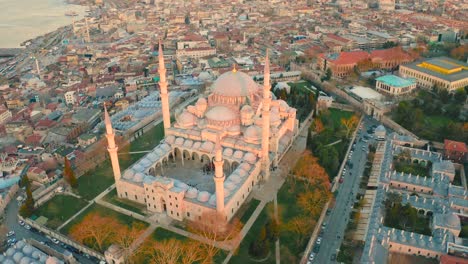 la mezquita azul en estambul, turquía. vista aérea en 4k.