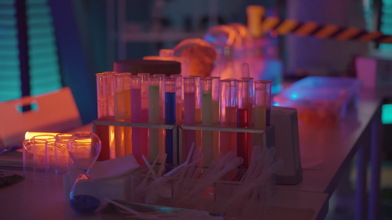 experimento de laboratorio de química colorido