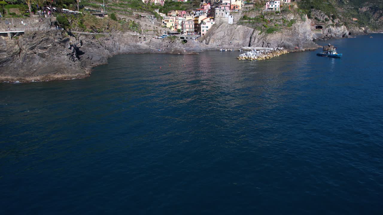 Charming Manarola seaside town in the Cinque Terre