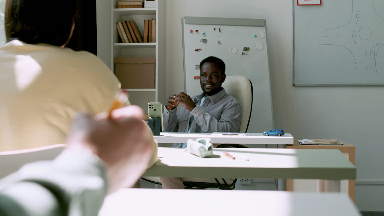 maestro de la escuela de conducción