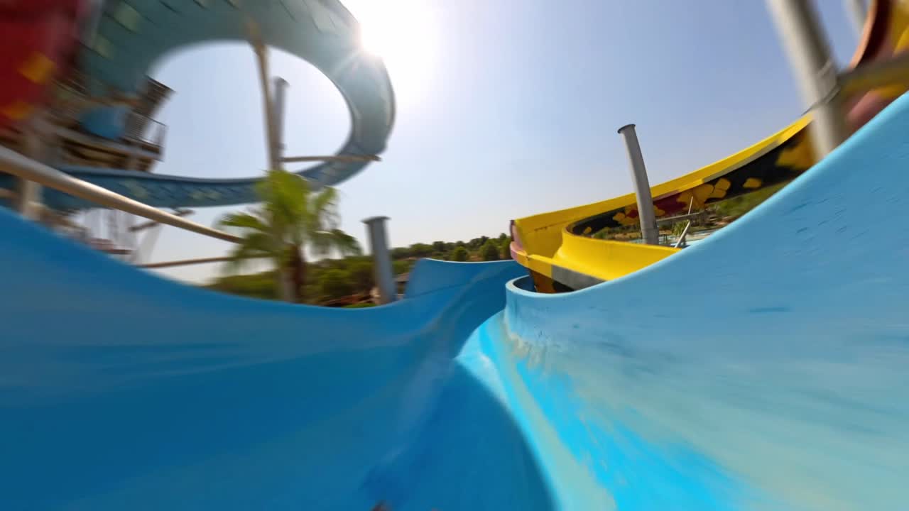 Веселье на водной горке