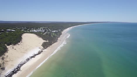 Famosa-Maravilla-Natural-Carlo-Sand-Blow-En-Rainbow-Beach,-Cooloola,-Queensland,-Australia