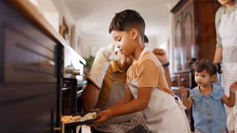 Cocinar,-Horno-Y-Galletas-Con-La-Familia-En-La-Cocina.