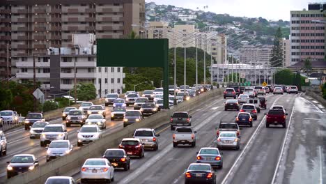 Coches-Que-Se-Mueven-Por-La-Autopista-H1-En-Honolulu,-Hawaii