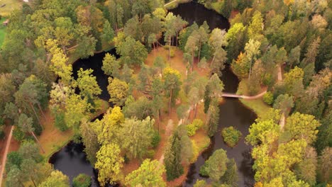 Estanque-Y-Parque-De-La-Ciudad-De-Gulbene