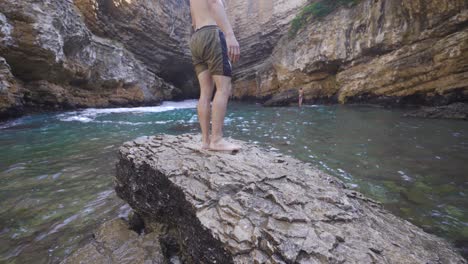 hombre de la libertad. paisaje marítimo.