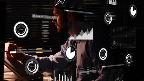 animación de la interfaz infográfica sobre el empresario caucásico enfocado dibujando un plan en la oficina
