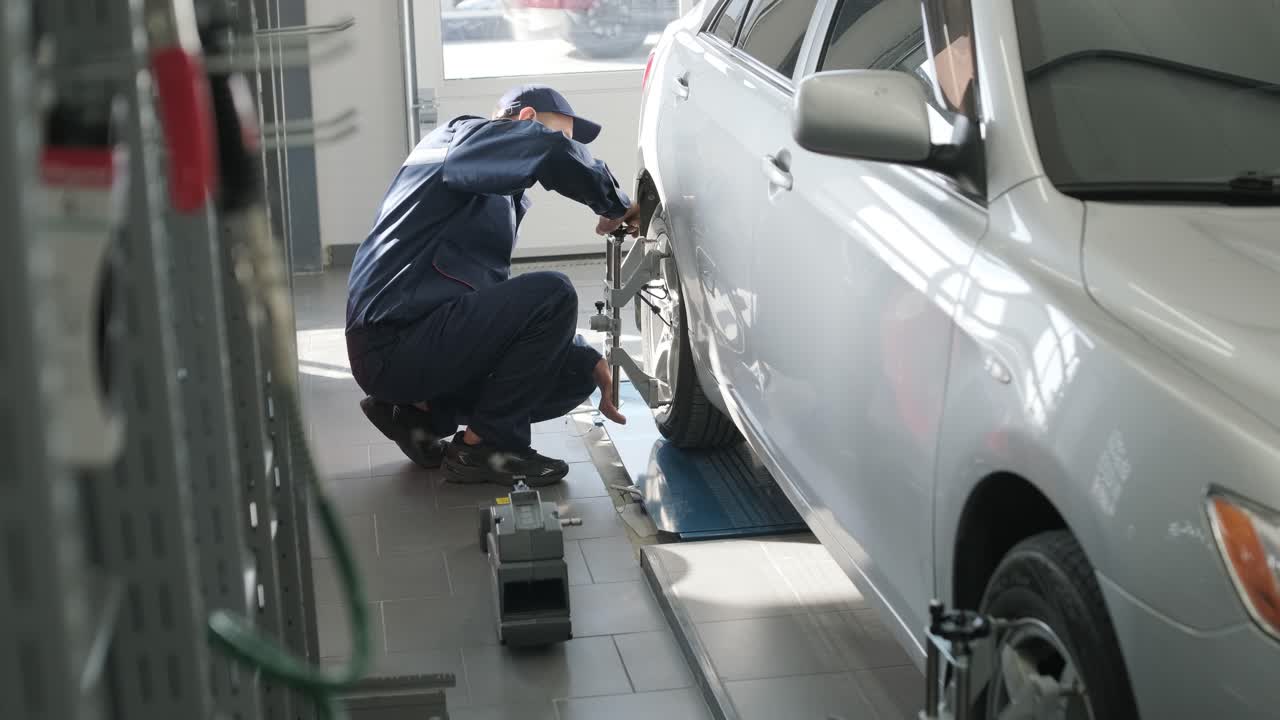 차고에서 자동차 바 정렬