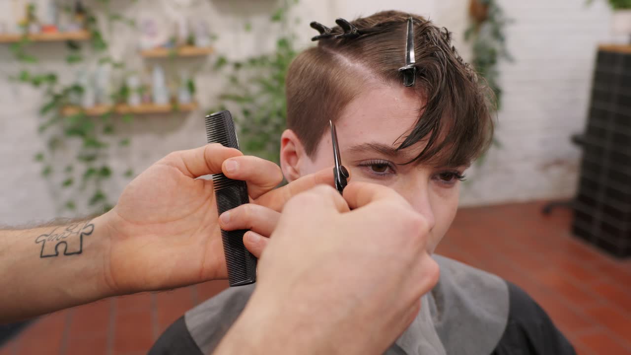corte de pelo en curso