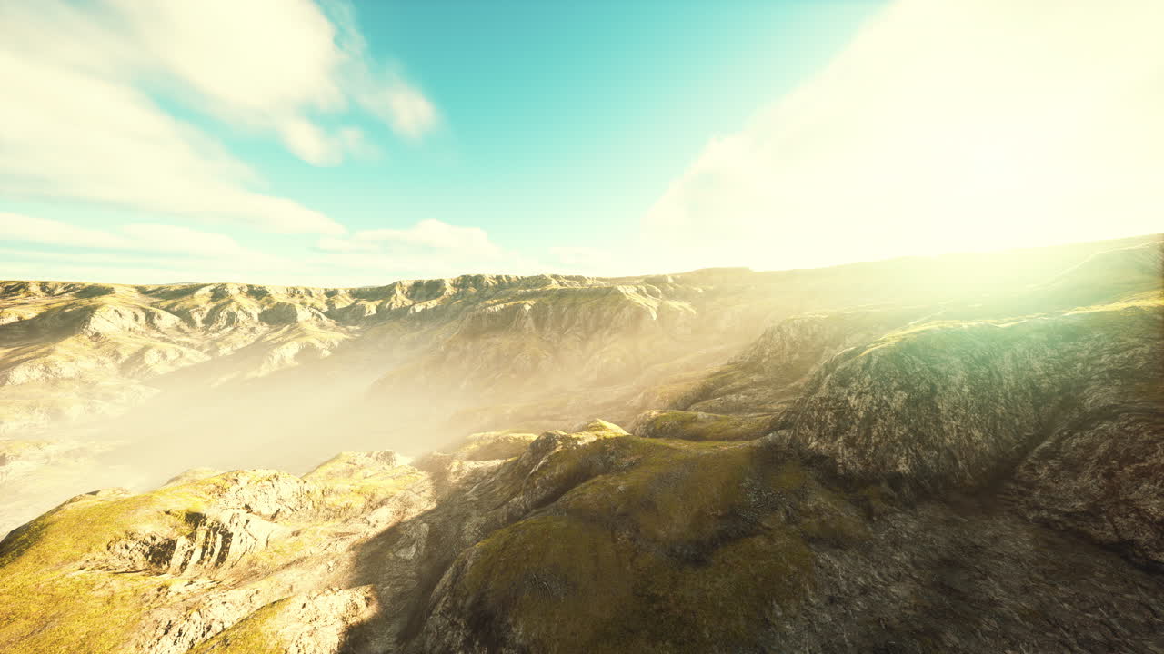 paisaje con montañas y hierba amarilla seca en nueva zelanda