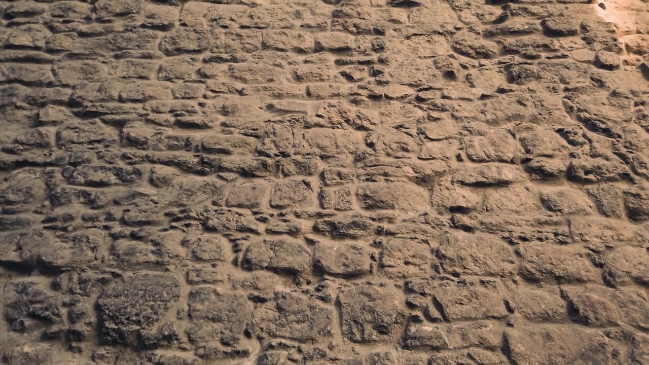 Antico muro medievale in pietra. Un elemento di architettura antica.