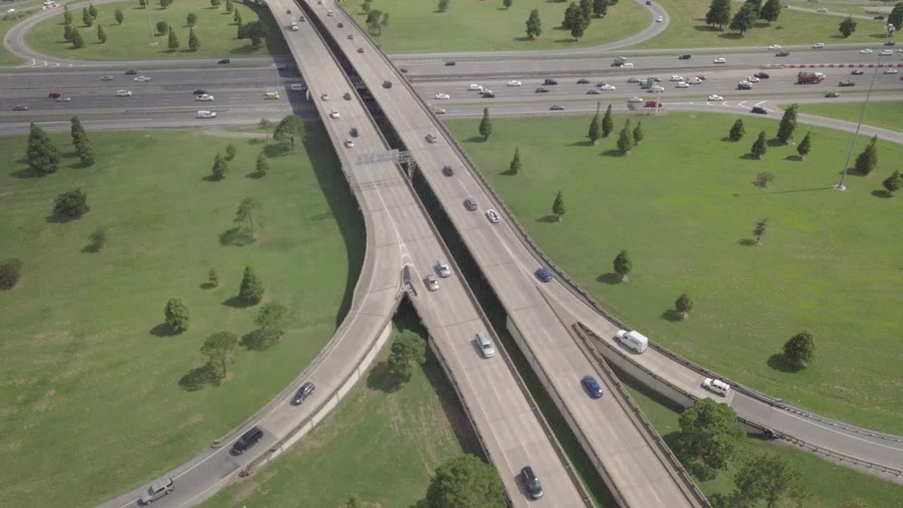 뉴올리언스 위의 dji 매빅 프로