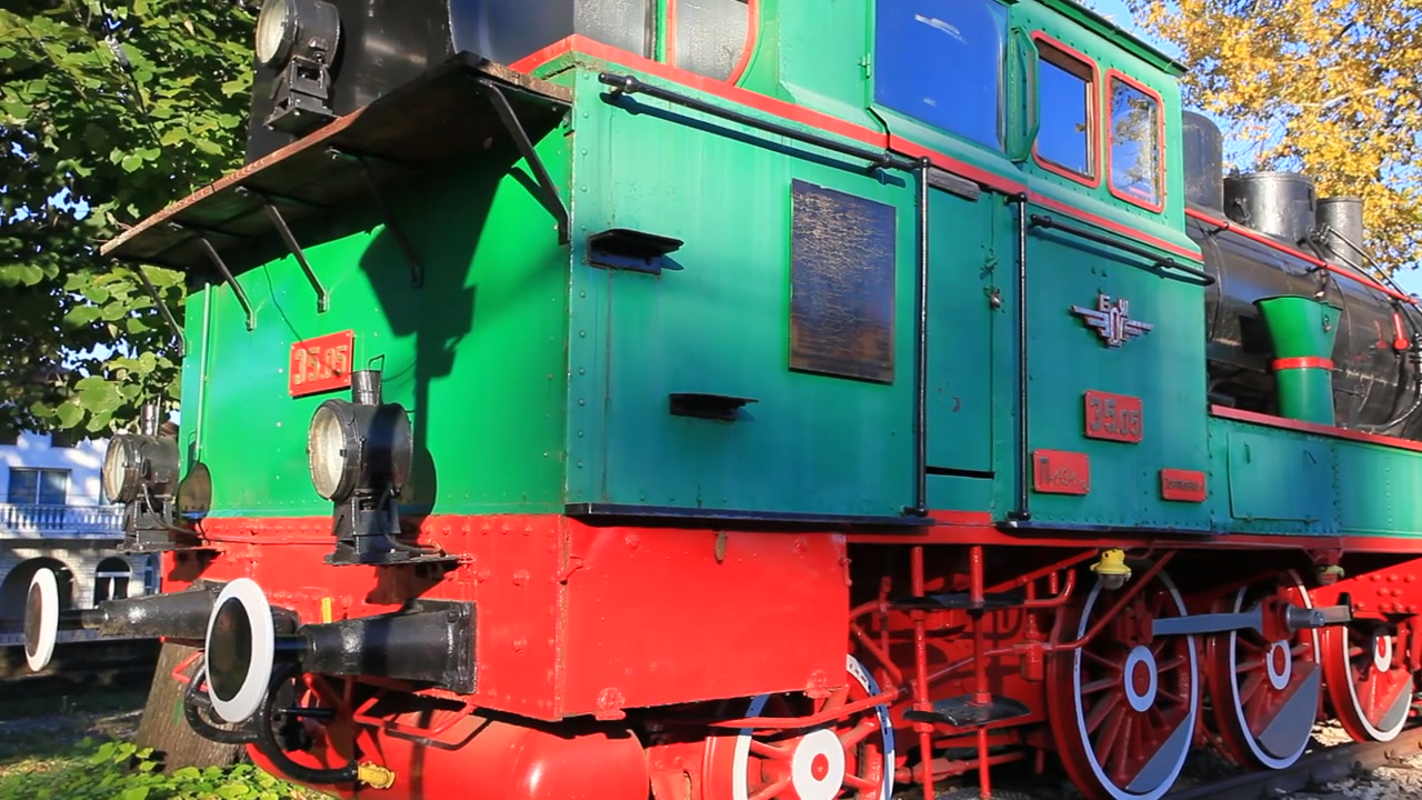Locomotora del tren del rey búlgaro Fernando. Producida en 1911 en Alemania. Pieza de museo en Tsareva livada - Bulgaria. La máquina de vapor, con un peso de más de 50 toneladas, funciona a 65 km/h.