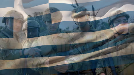 animación de la bandera de grecia sobre varios soldados masculinos con armas