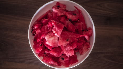 Timelapse-of-eating-sweet-watermelon-from-the-bowl