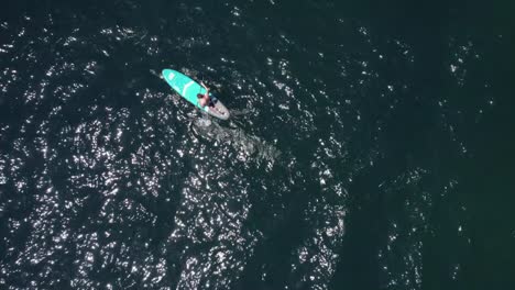 Sup-Board-Segeln-Auf-Dem-Meer