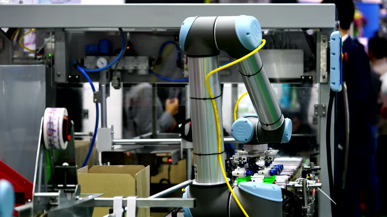 BANGKOK, THAILAND-JUNE 14, 2018 : Universal Robot simulate pick and paste product show in ProPak Asia 2018 at Bangkok International Trade & Exhibition Center (BITEC) Bangna in Thailand.